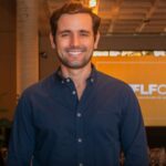 Ex-BBB Matteus Amaral se filia a partido e anuncia candidatura a deputado federal
