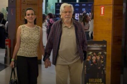 Reginaldo Faria surge com namorada 49 anos mais nova