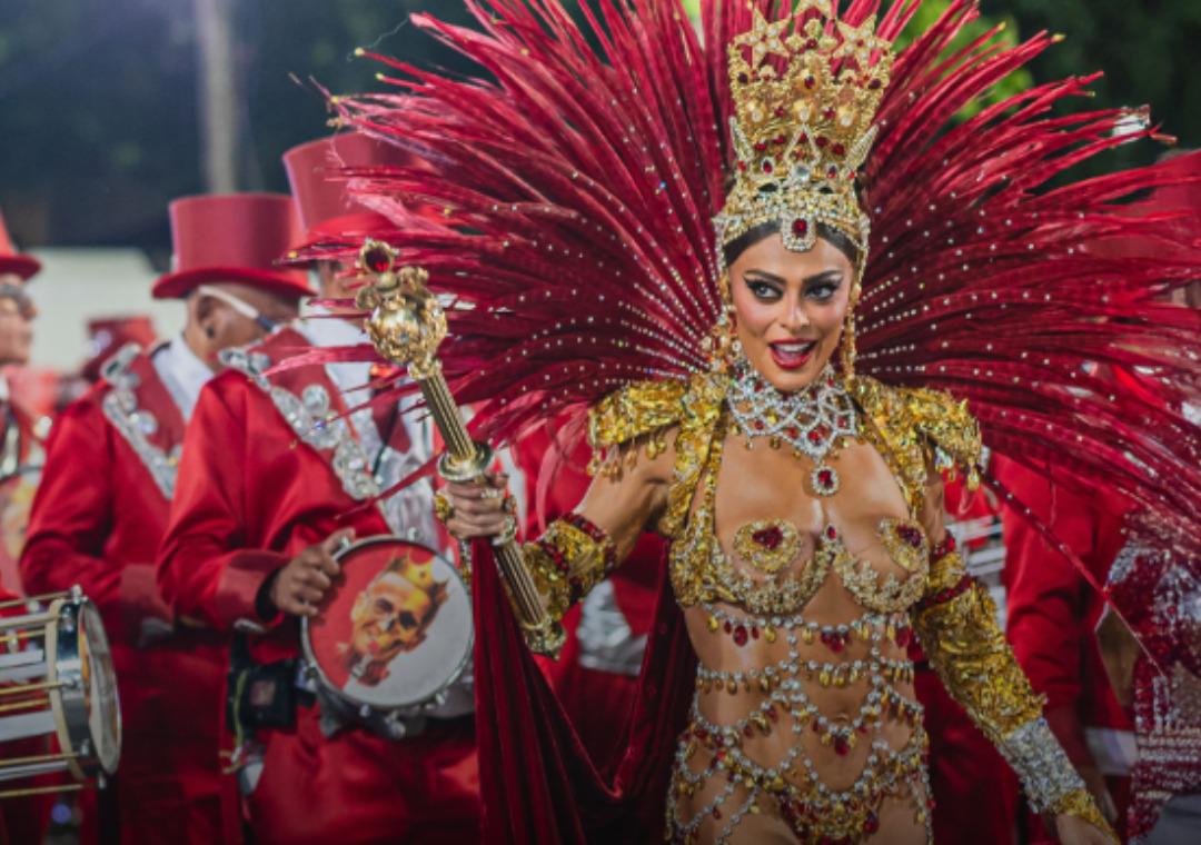 Juliana Paes anuncia saída da Viradouro após título no Carnaval 2026