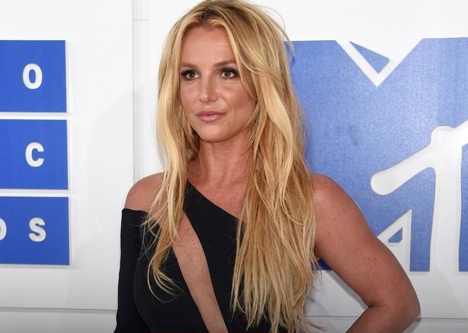 Britney Spears é internada em reabilitação por uso de drogas e álcool