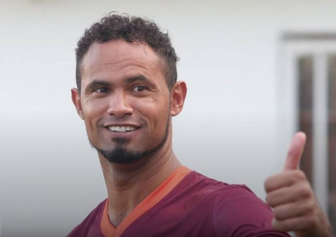TENTOU ESCAPAR DA AUDIÊNCIA! Goleiro Bruno processa Facebook mesmo foragido