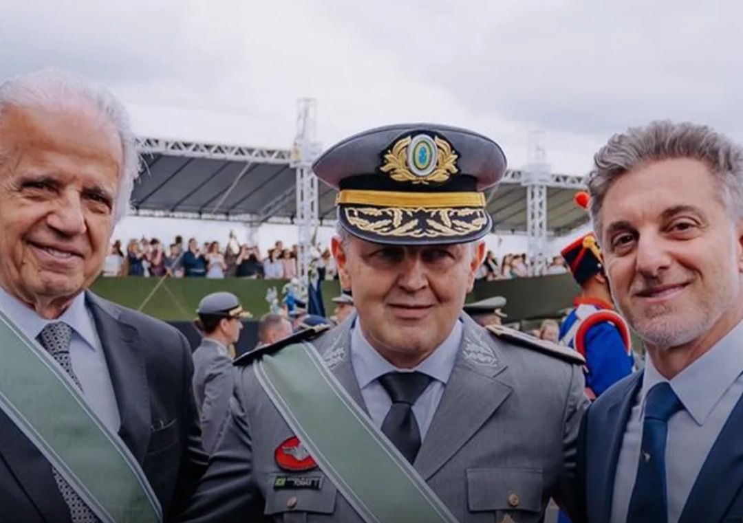 HOMENAGEM! Exército entrega medalha oficial a Luciano Huck em cerimônia em Brasília