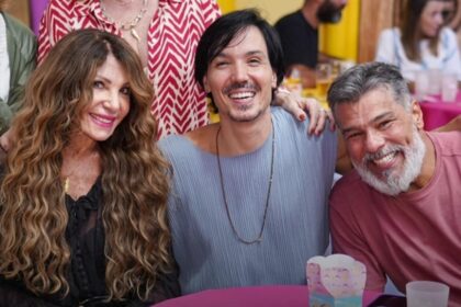 FAMÍLIA! Elba Ramalho e Maurício Mattar surgem em fotos raras ao lado do filho e da neta