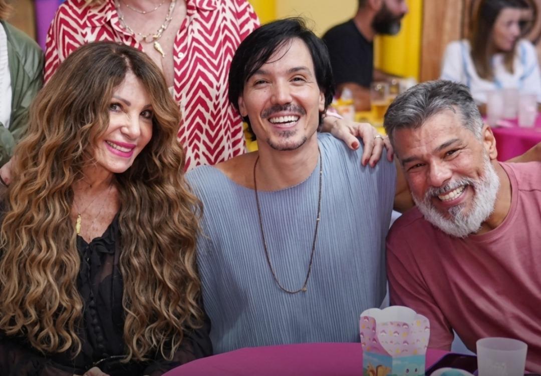 FAMÍLIA! Elba Ramalho e Maurício Mattar surgem em fotos raras ao lado do filho e da neta