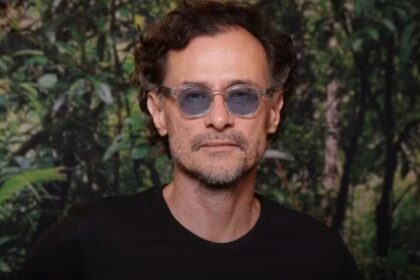 ALFINETADA! Enrique Diaz ironiza Juliano Cazarré ao vivo.