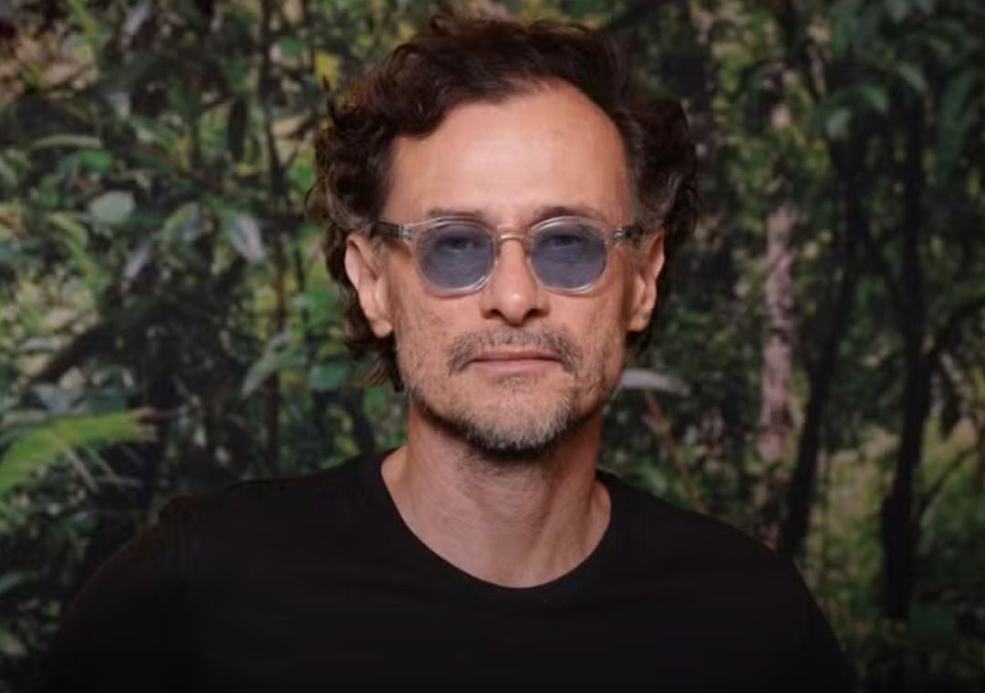 ALFINETADA! Enrique Diaz ironiza Juliano Cazarré ao vivo.
